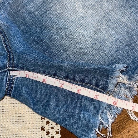 UGC Black Label by C'est Toi
Size L Paperbag Distressed Denim Stretch Shorts - Picture 8 of 9